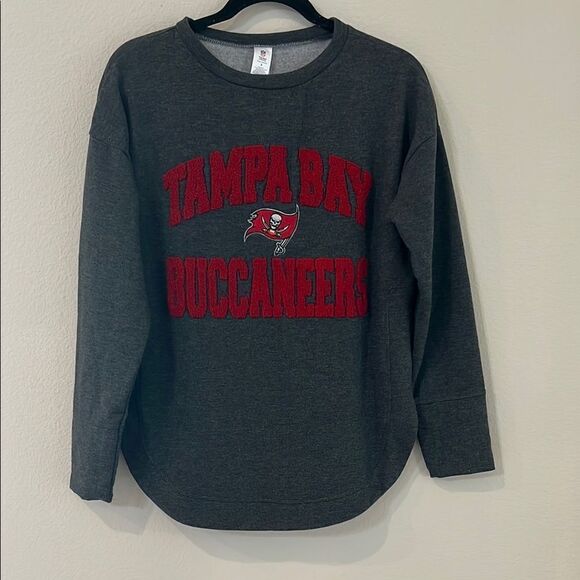 New Tampa Bay Buccaneers Gray Sweatshirt - Picture 1 of 6